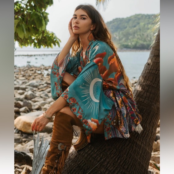 Moon Kimono in Green - Picture 3 of 16